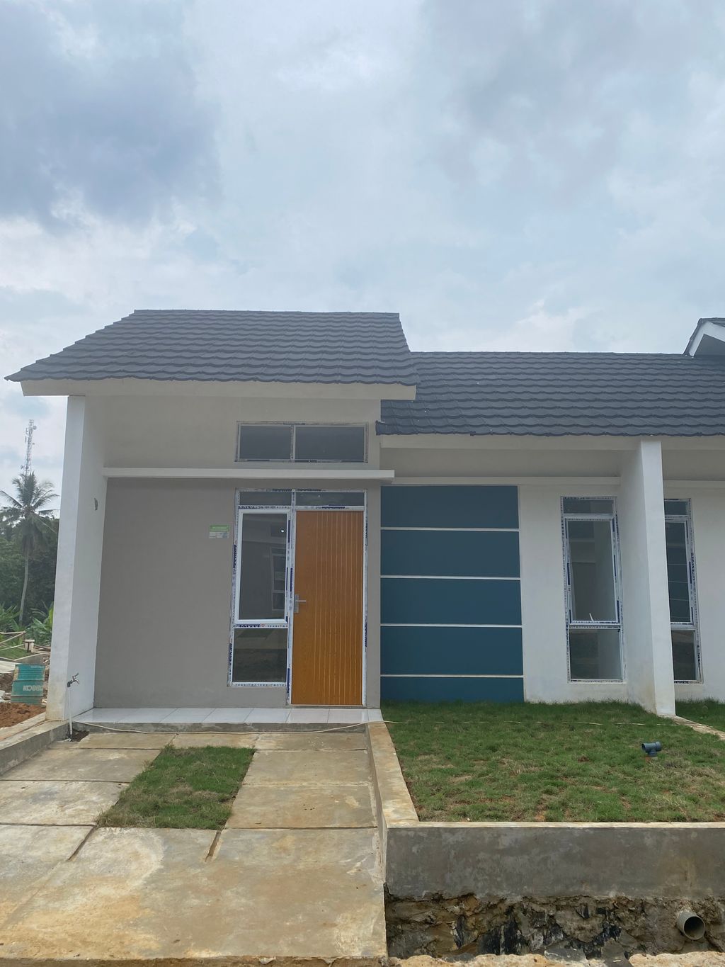 foto tampak rumah tipe PIM Tahap 1 perumahan PESONA INDAH MALINGPING