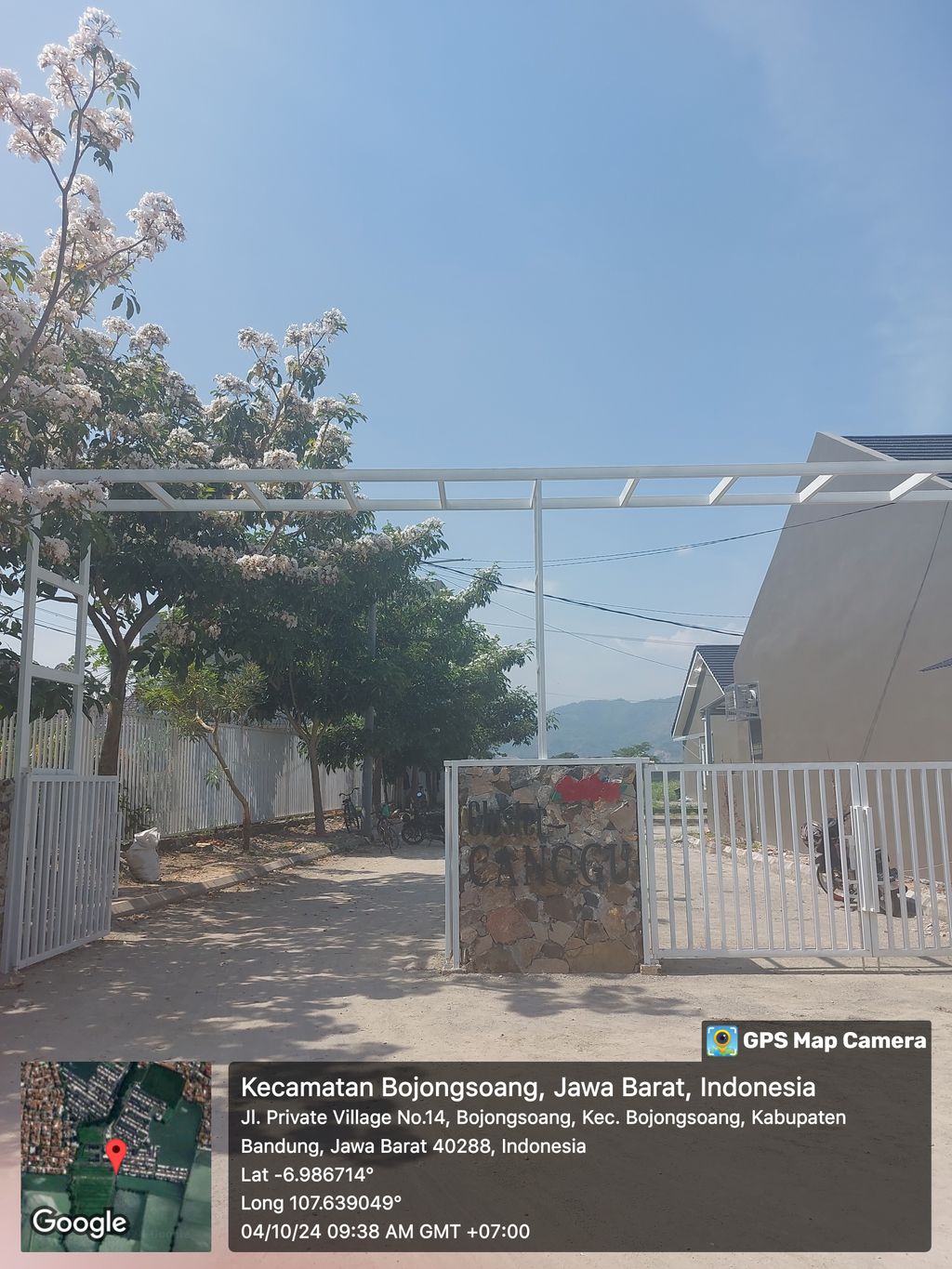 foto gerbang perumahan PERUMAHAN PRIVATE VILLAGE CLUSTER CANGGU