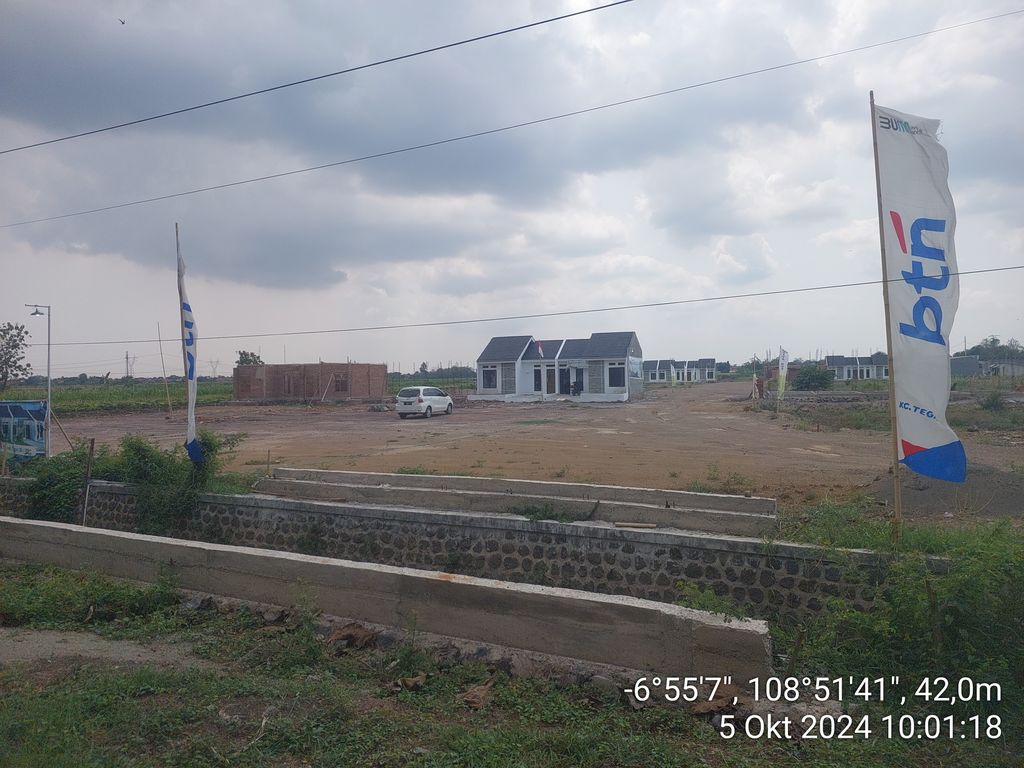 foto gerbang perumahan Griya Bumi Nusantara Kersana