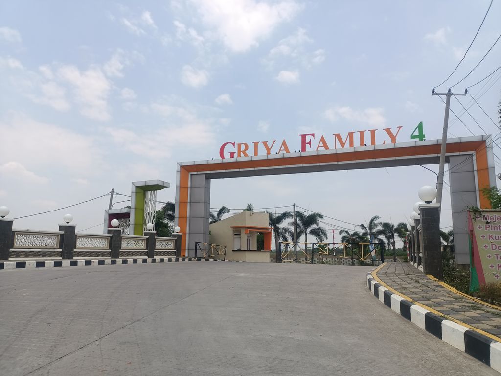 foto gerbang perumahan GRIYA FAMILY 4 TAHAP 5