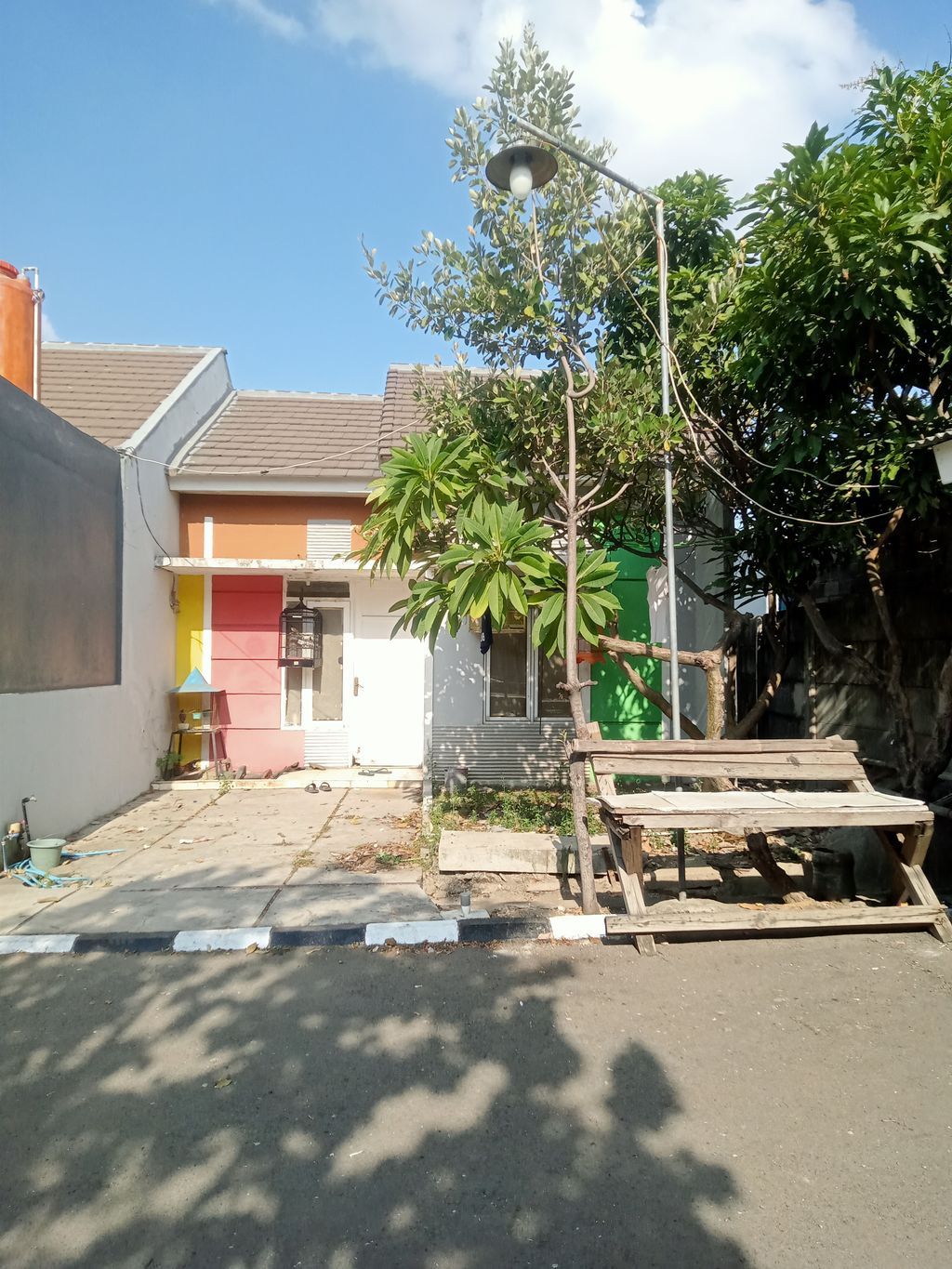 foto tampak rumah tipe T-36 perumahan CANDRABAGA 2