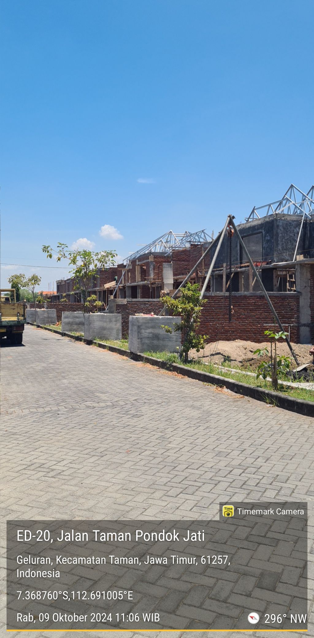 foto posisi tengah perumahan TAMAN PONDOK JATI MAGNOLIA