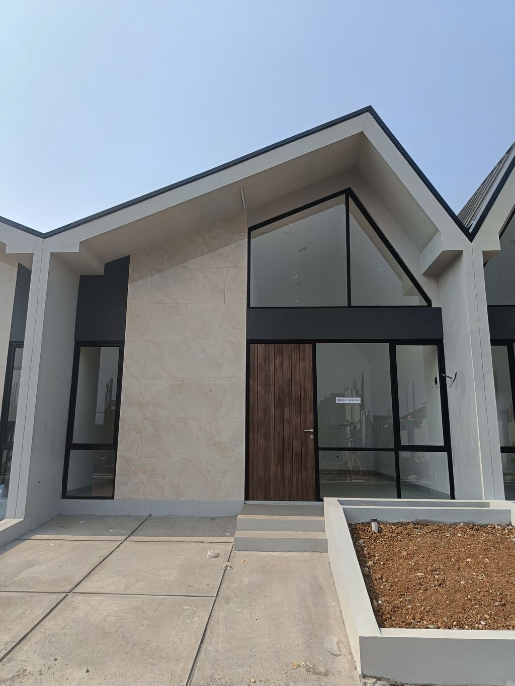 foto contoh rumah perumahan Cipondoh LakeView