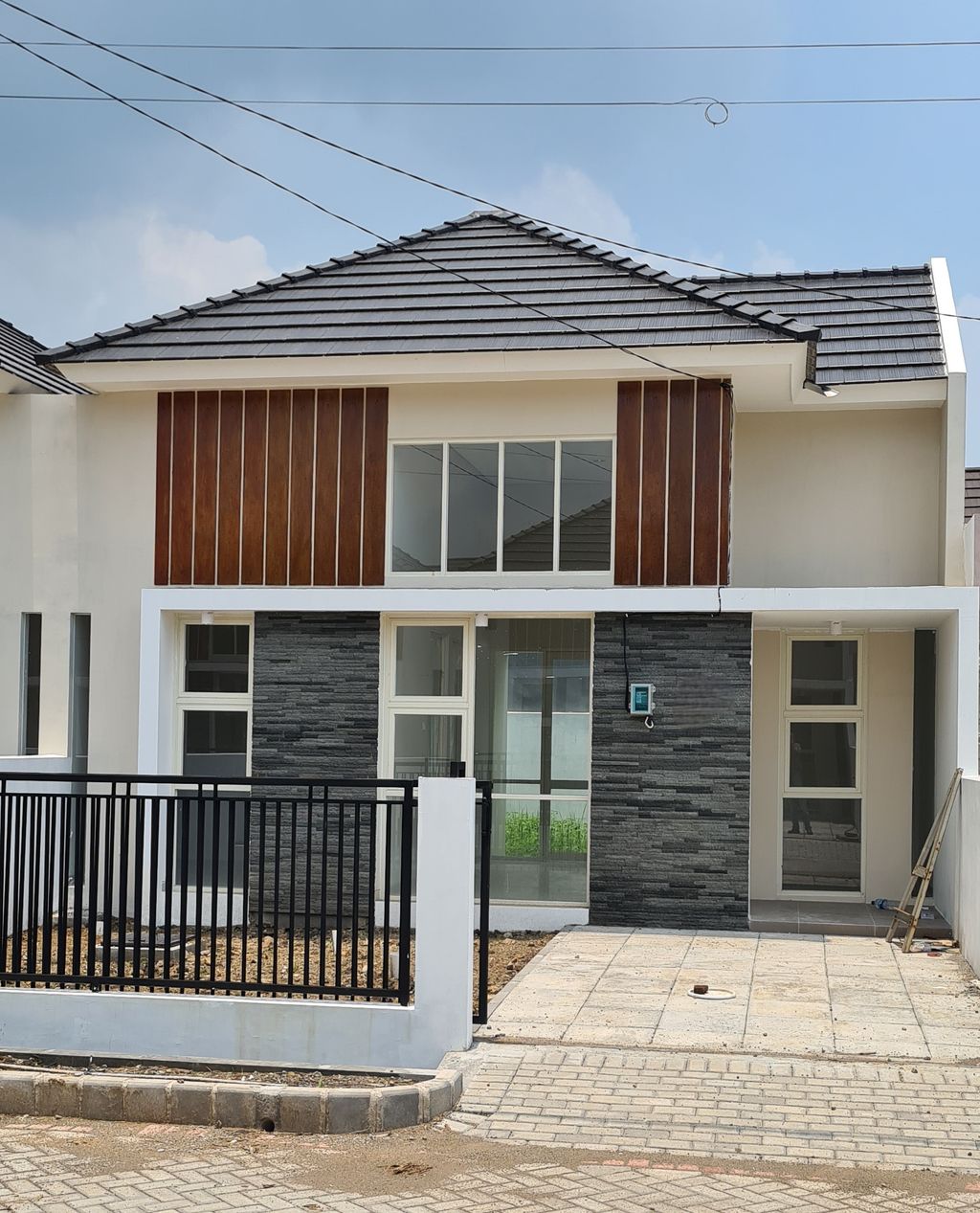 foto tampak rumah tipe NEW MAGNOLIA perumahan TAMAN PONDOK JATI MAGNOLIA
