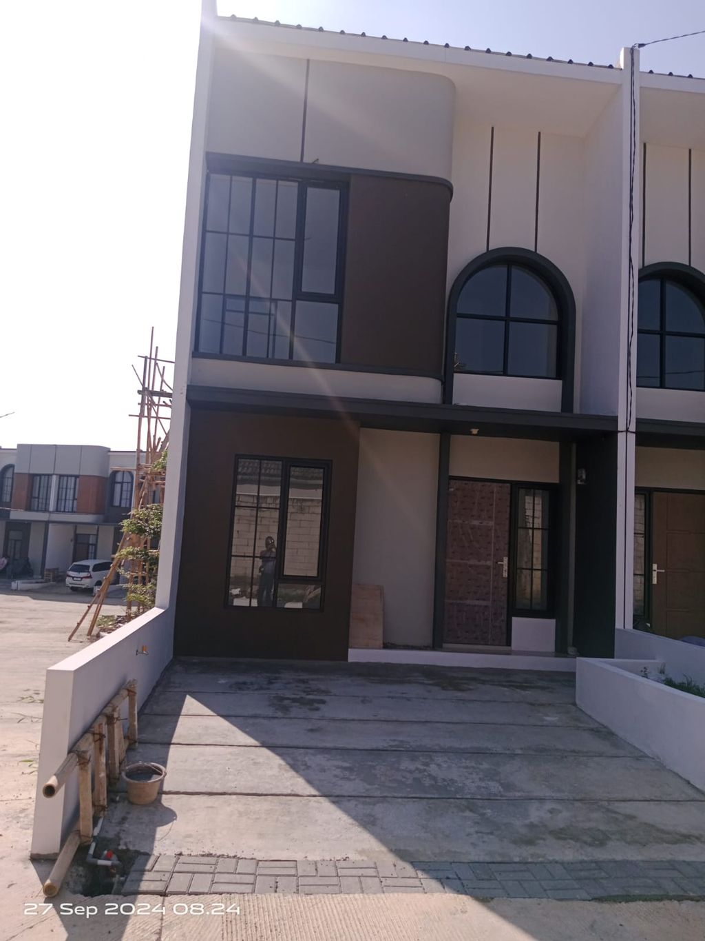 foto tampak rumah tipe 36 Mezanin Modern (445) perumahan Cluster Beverly