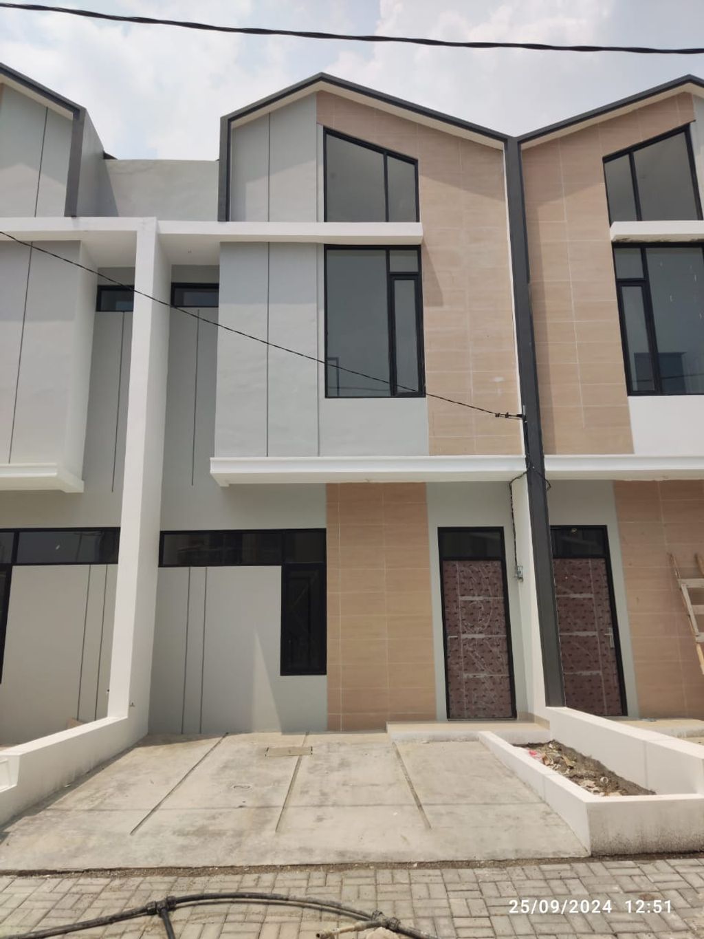 foto tampak rumah tipe 50 Compact (3 Kamar) High Ceiling (498) perumahan G-Land Katapang Residence 1