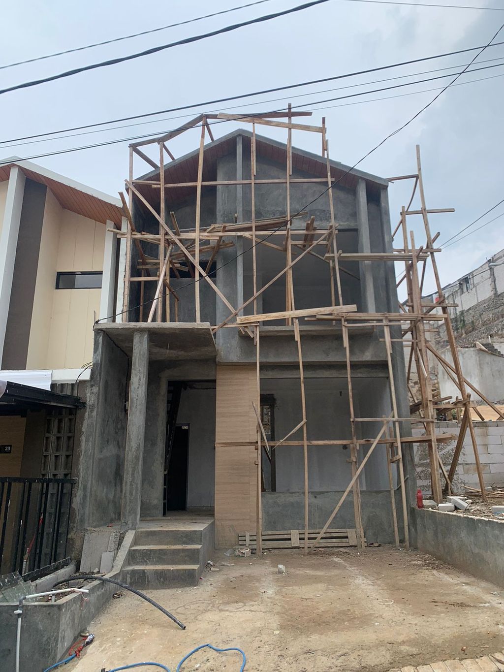 foto tampak rumah tipe 33 Mezanin Minimalis (510) perumahan G-Land Padalarang Valley