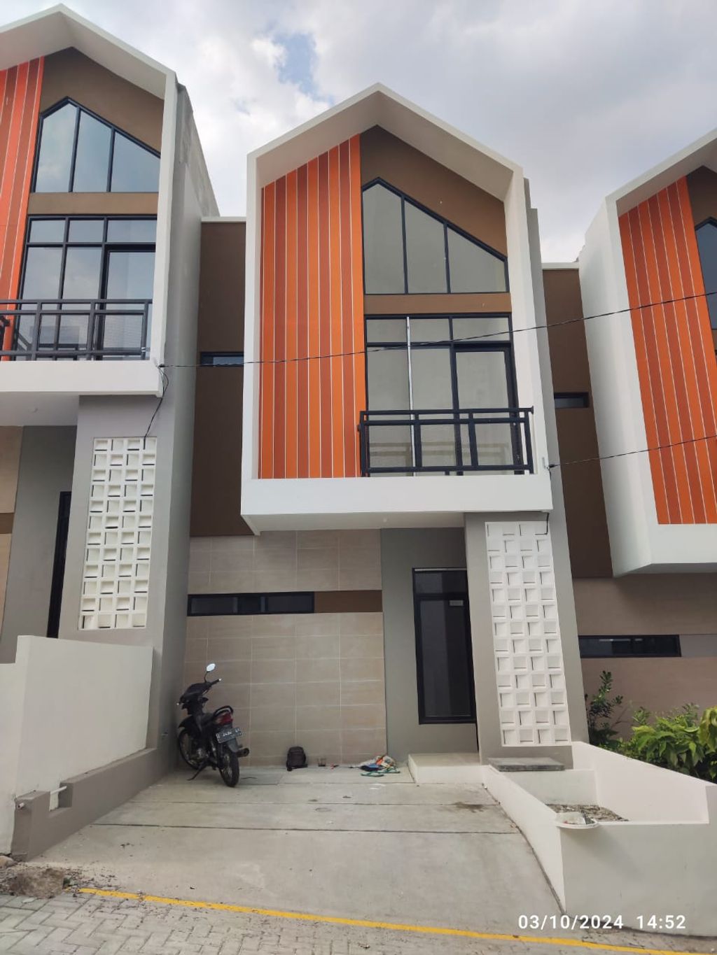 foto tampak rumah tipe 50 Compact (3 kamar) + Teras(506) perumahan G-Land Katapang Residence 2