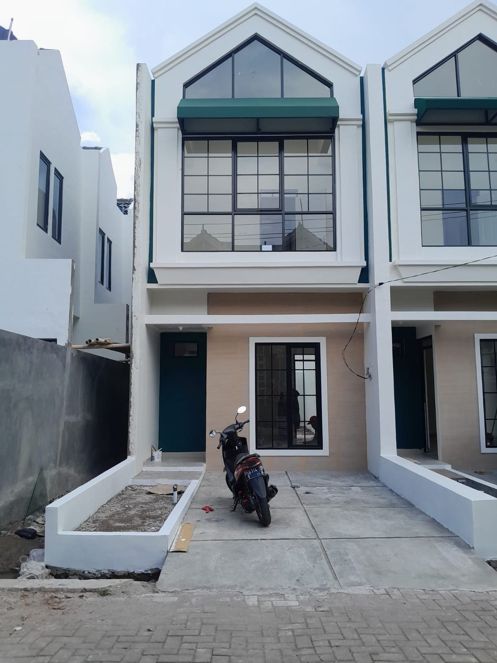 foto tampak rumah tipe 50 Compact Classic Modern HC (3KT) (588) perumahan G-Land Cilengkrang Residence Blok G-I