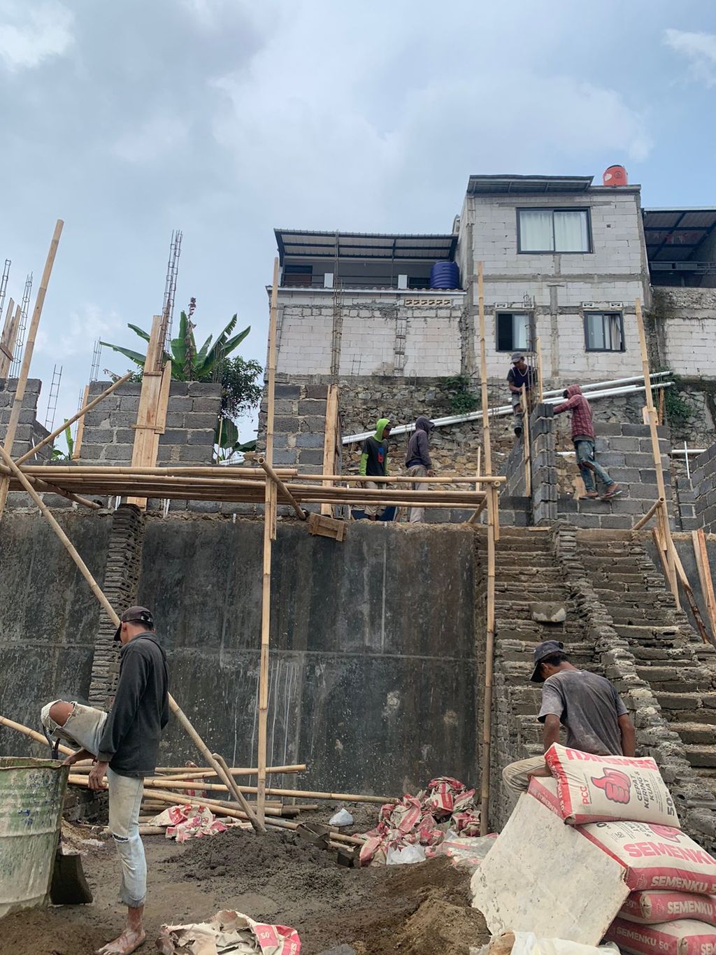 foto tampak rumah tipe 30 1 Lantai Kontur 3m(298) perumahan G-Land Padalarang Valley
