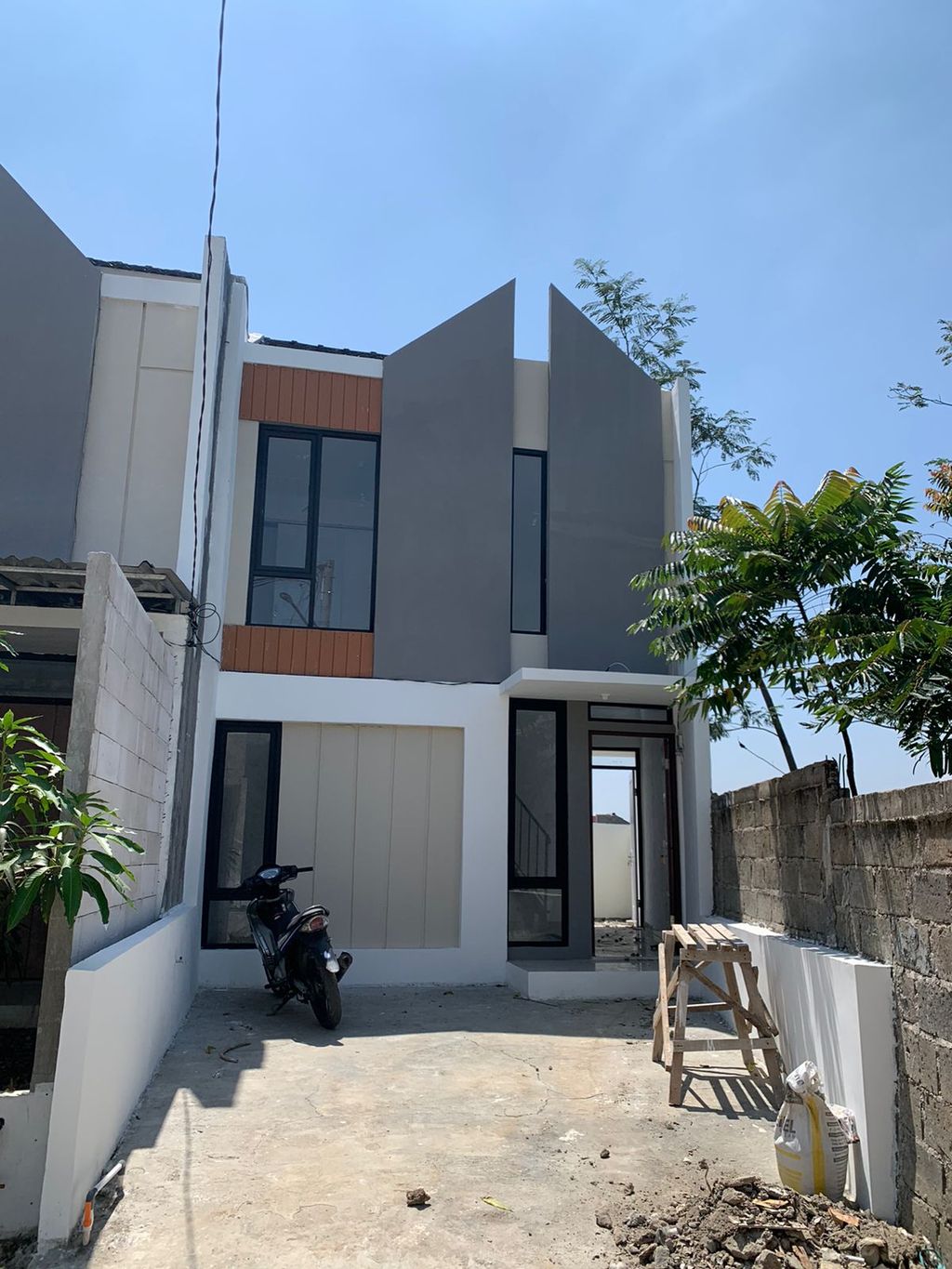 foto tampak rumah tipe 33 Mezanin (Dexter) (349) perumahan G-Land Padalarang Valley