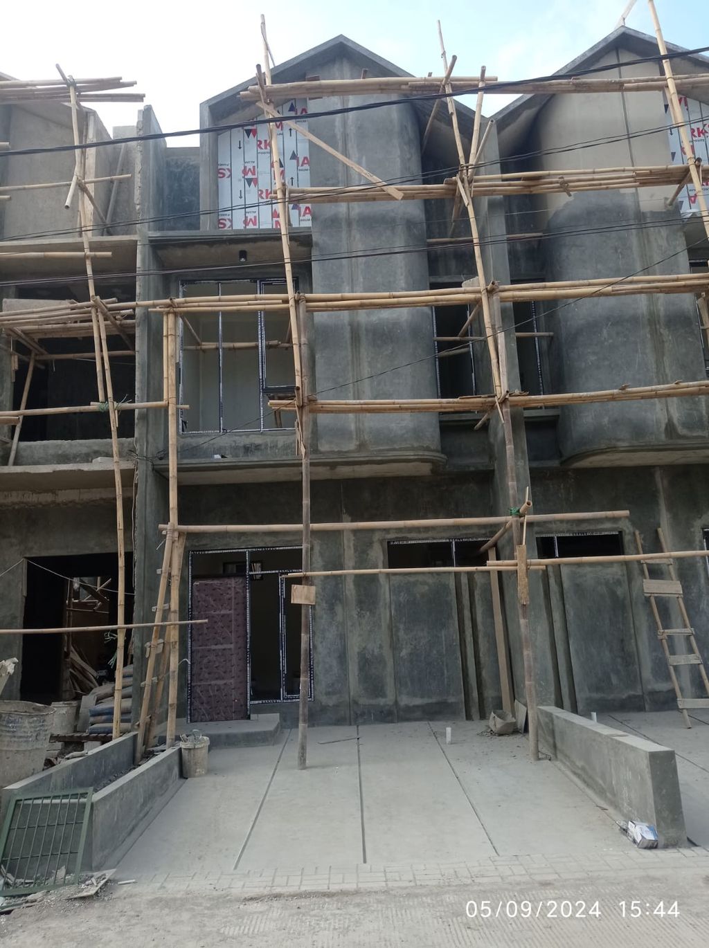 foto tampak rumah tipe 50 Compact High Ceiling (3KT)(564) perumahan G-Land Ciwastra Park 2