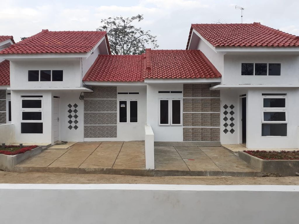 foto tampak rumah tipe 36/72 perumahan PESONA EMHAZ DEWASARI