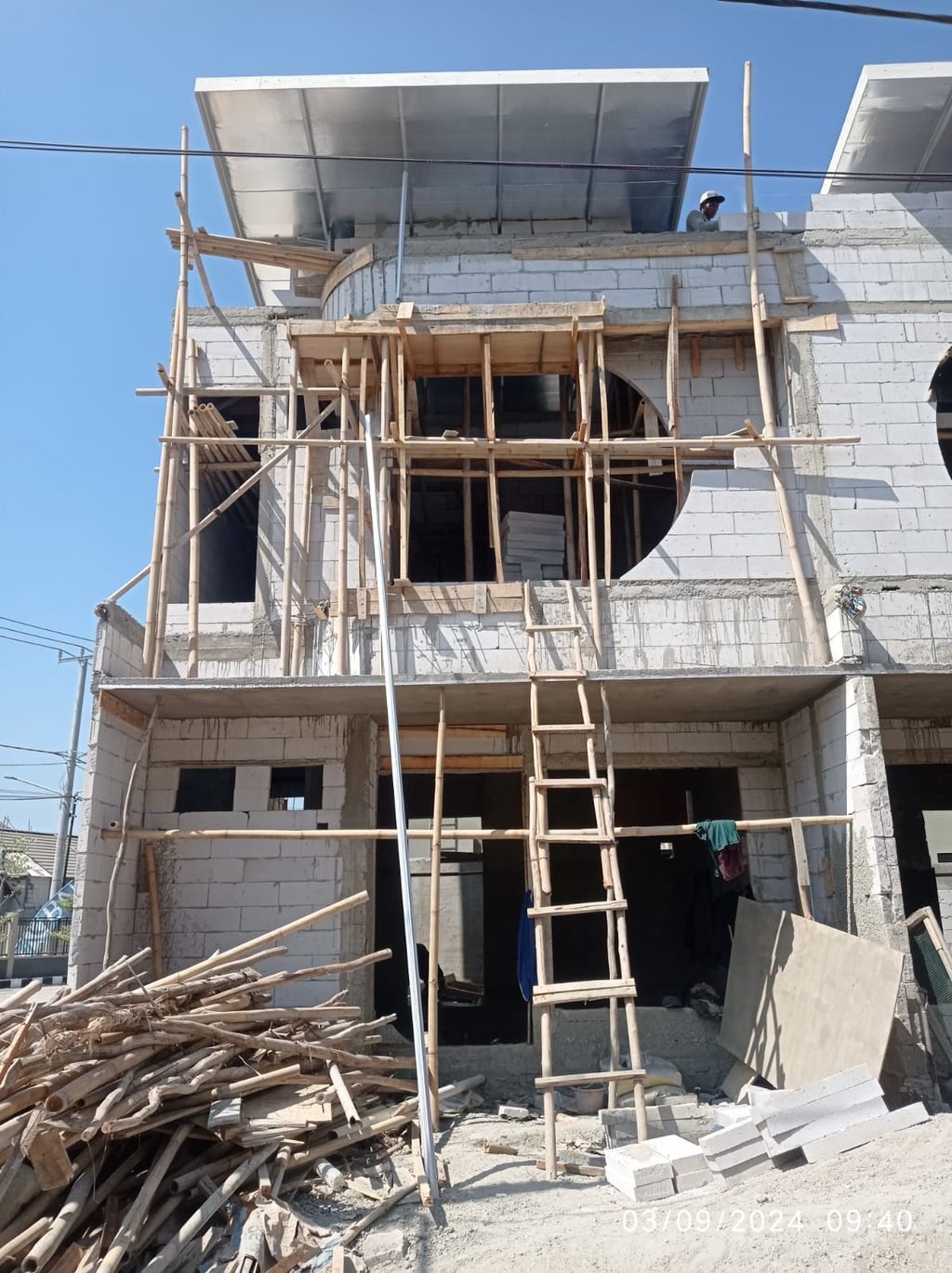 foto tampak rumah tipe 57 Compact High Ceiling (3KT)(662) perumahan G-Land Ciwastra Park 2
