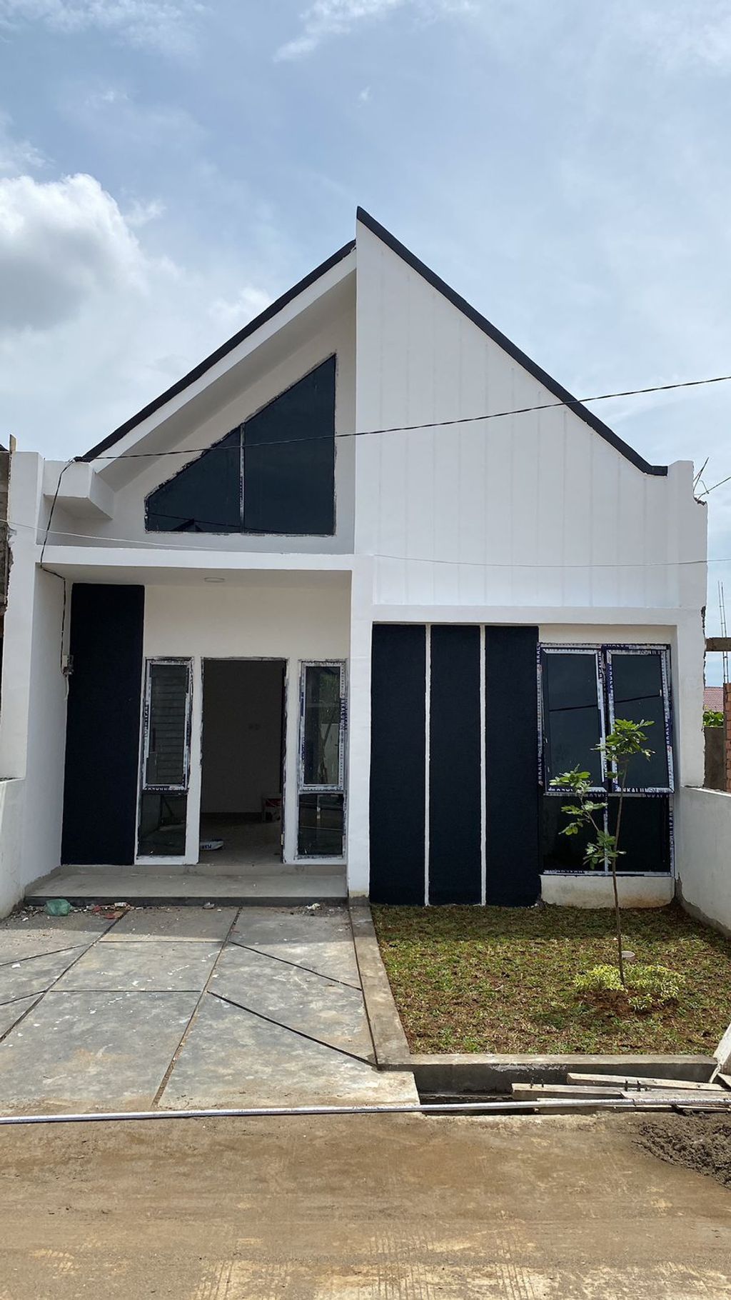 foto tampak rumah tipe Blok B perumahan The Foresta - The Living Home