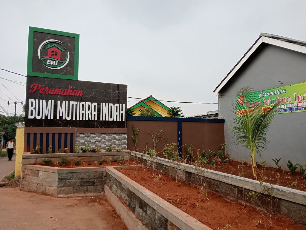 foto gerbang perumahan BUMI MUTIARA INDAH