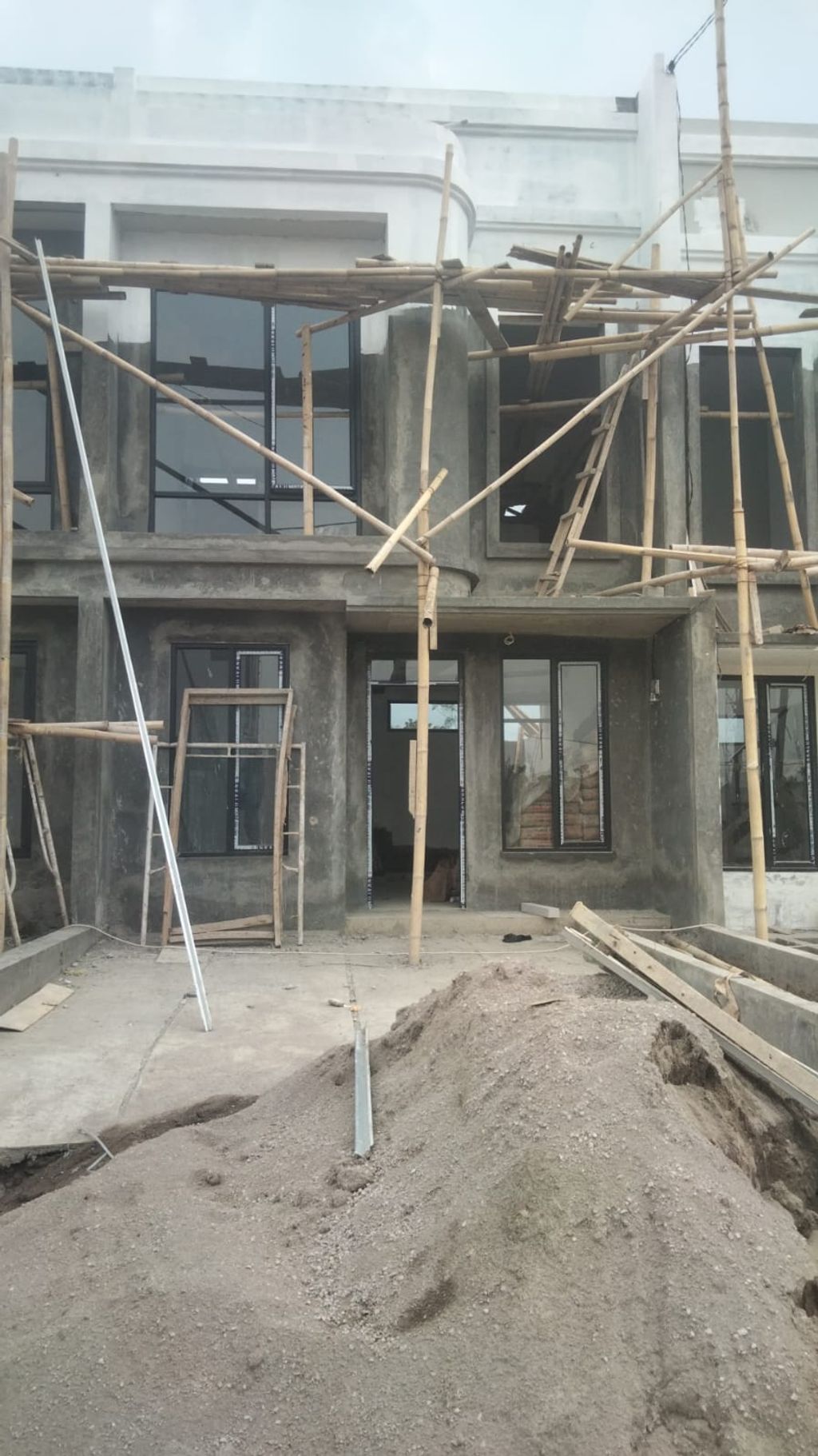 foto tampak rumah tipe 33 Mezanin (363) perumahan G-Land Aleena Residence