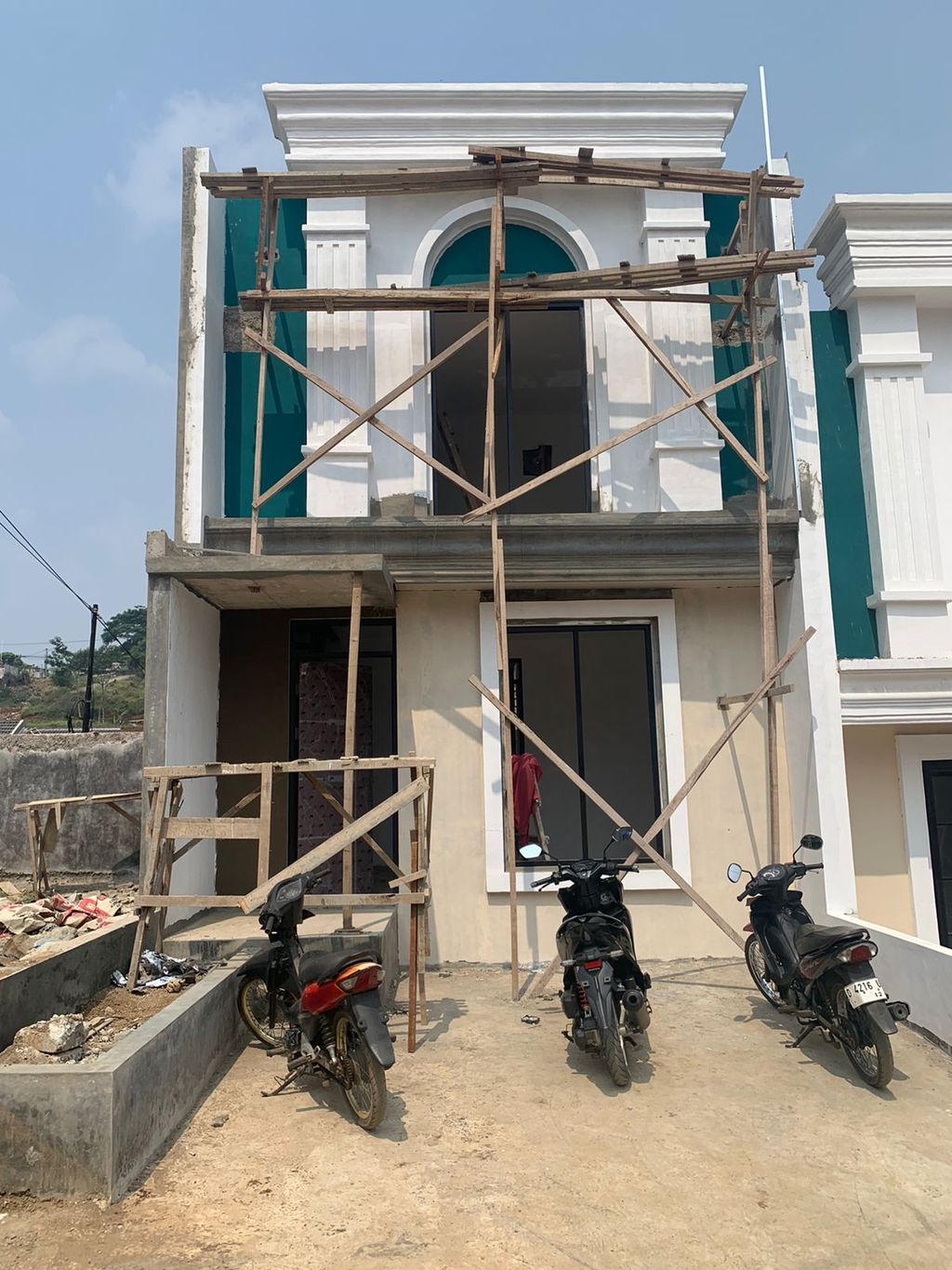 foto tampak rumah tipe 33 Mezanin Classic (Charlotte)(510) perumahan G-Land Padalarang Valley