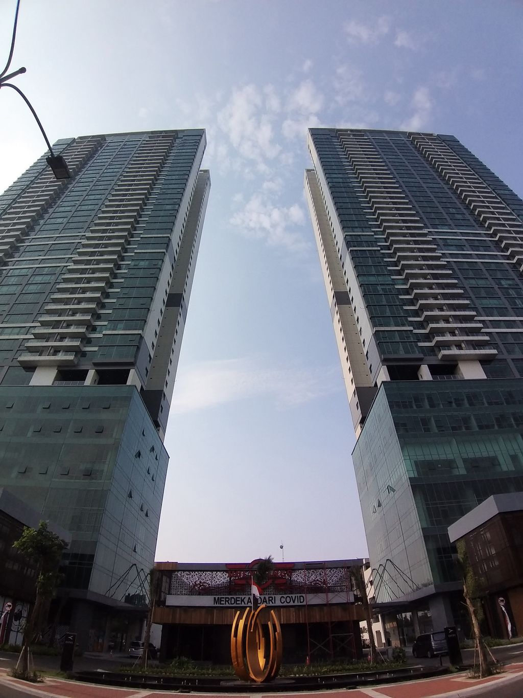 foto tampak rumah tipe Hillcrest 10 perumahan Fairview House & Hillcrest House