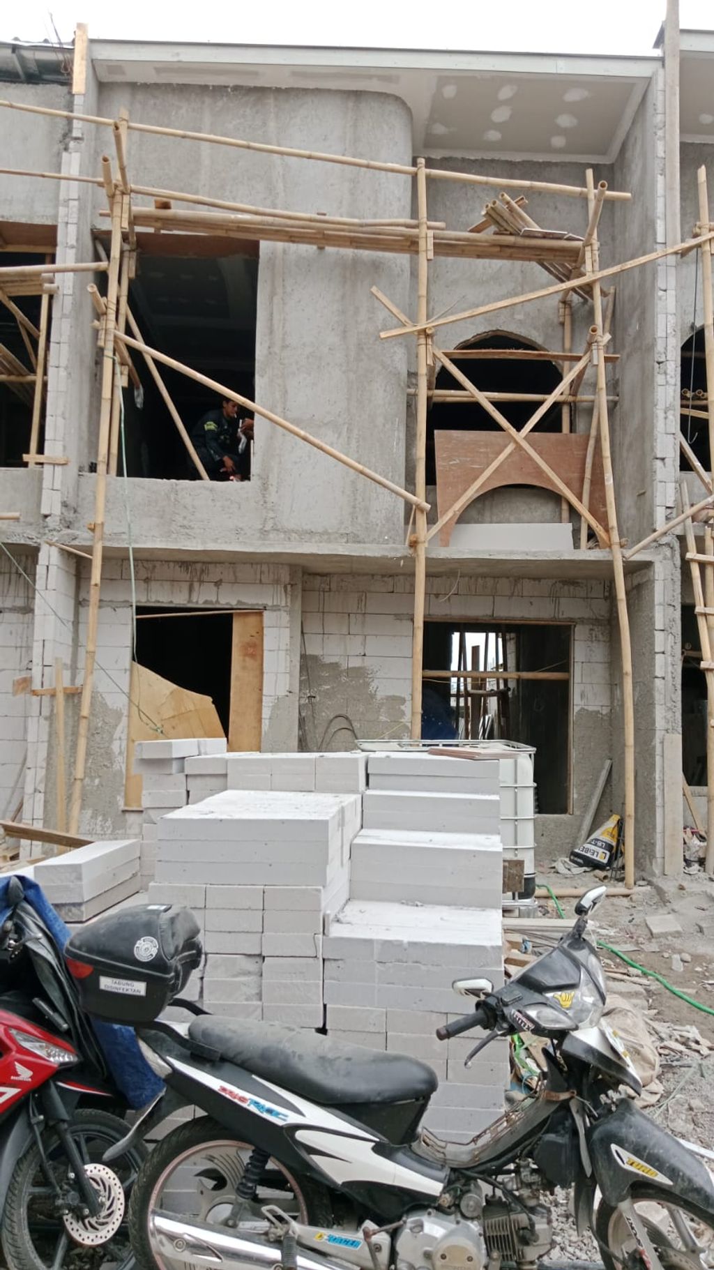 foto tampak rumah tipe 36 Mezanin Modern(423) perumahan Cluster Beverly