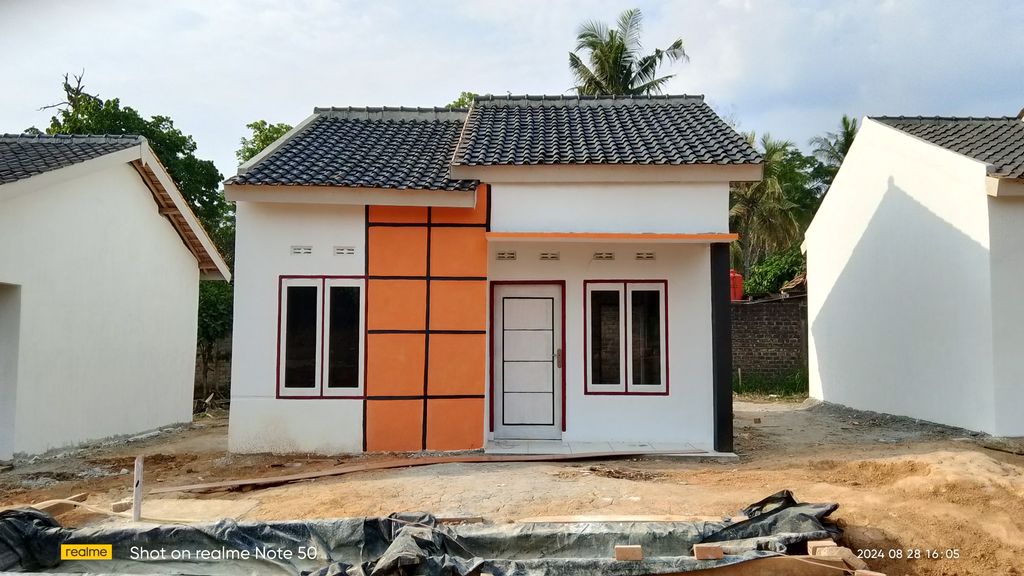 foto tampak rumah tipe 36/108 perumahan BARADATU PERMAI