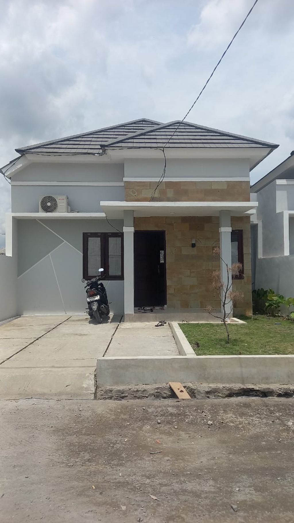 foto tampak rumah tipe 40 perumahan PESONA TEMBOLAK ASRI