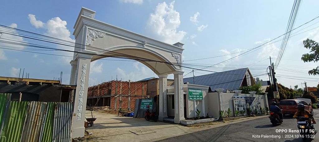 foto gerbang perumahan SOMERSET RESIDENCE