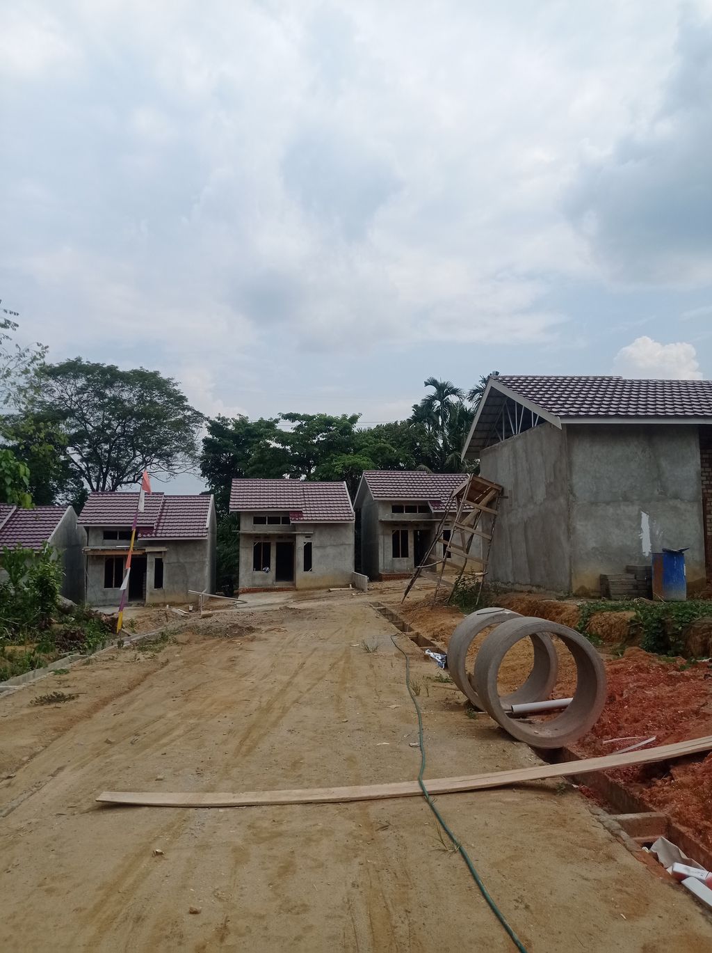 foto gerbang perumahan PRABU VILLAGE