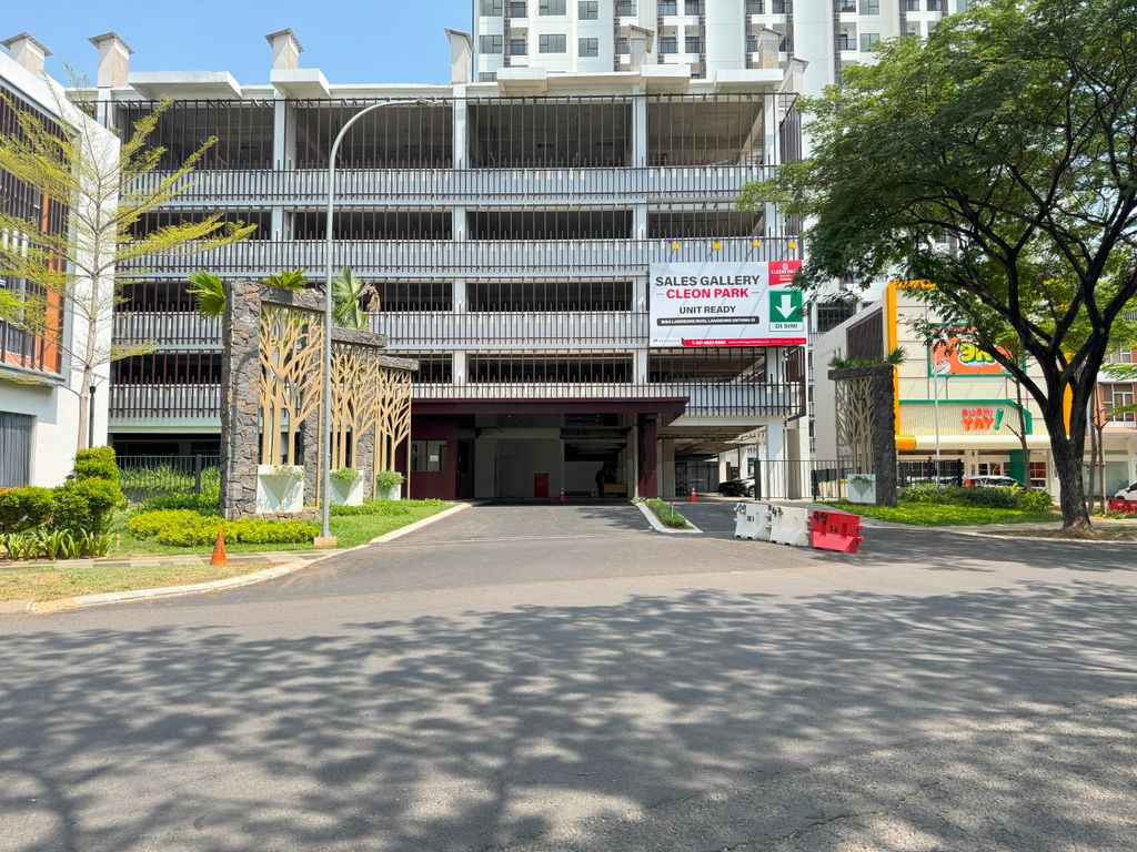 foto gerbang perumahan Jakarta Garden City Cleon Apartment