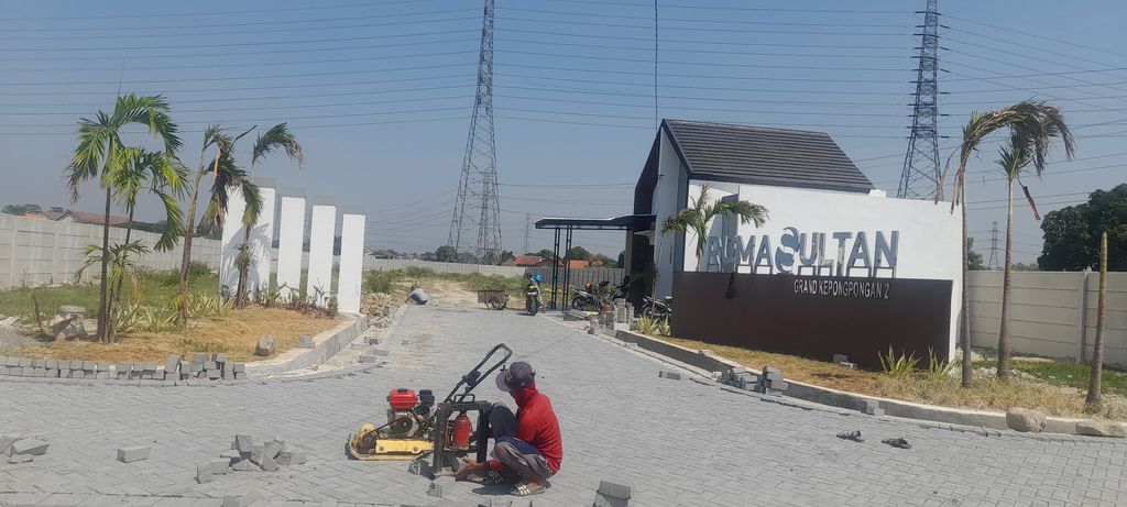 foto gerbang perumahan PERUMAHAN GRAND KEPONGPONGAN 2