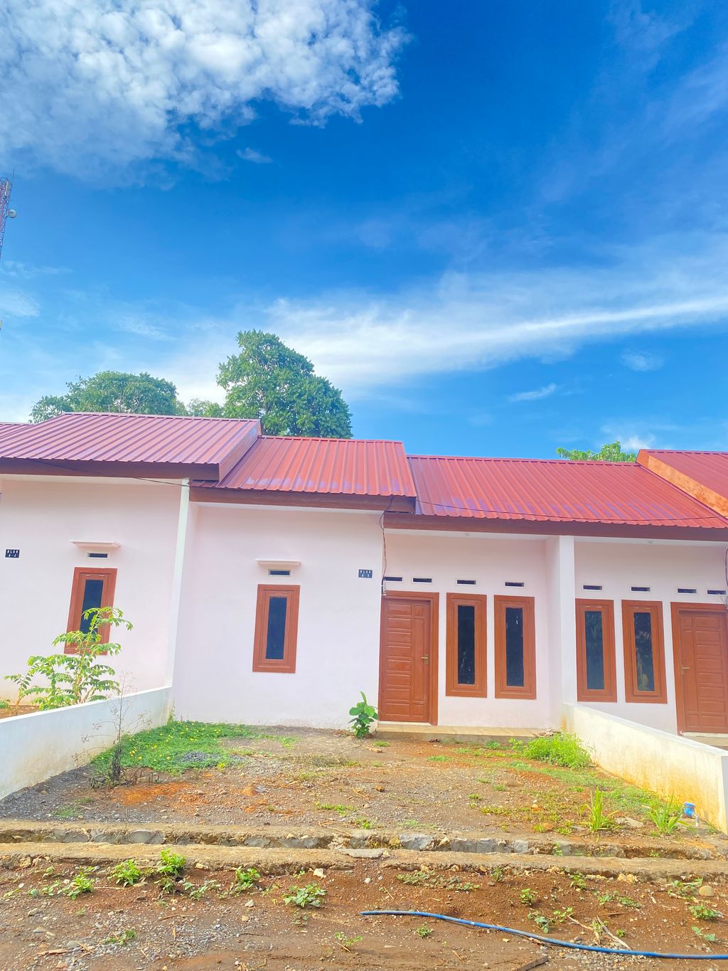 foto tampak rumah tipe sederhana perumahan Telaga Carangki Residence