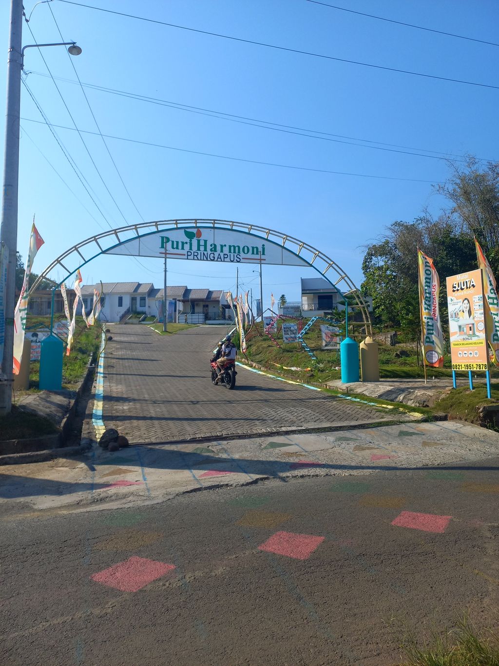 foto gerbang perumahan Puri Harmoni Pringapus Cluster Purimas