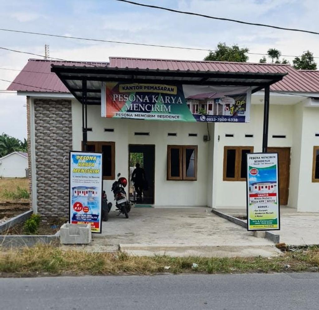 foto tampak rumah tipe 36/84 perumahan PESONA KARYA MENCIRIM