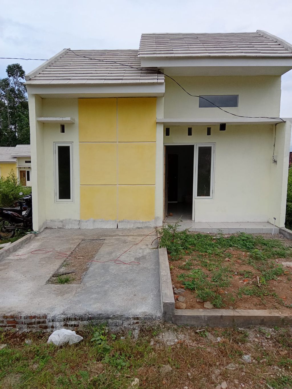 foto tampak rumah tipe 33/72 perumahan Bumi Pakusari Indah
