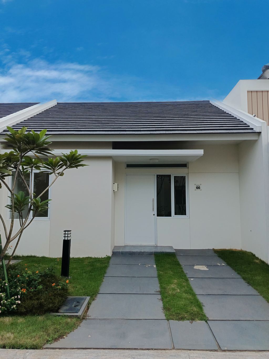 foto tampak rumah tipe ASTER 2/66 perumahan PARAMOUNT PETALS TAHAP 1