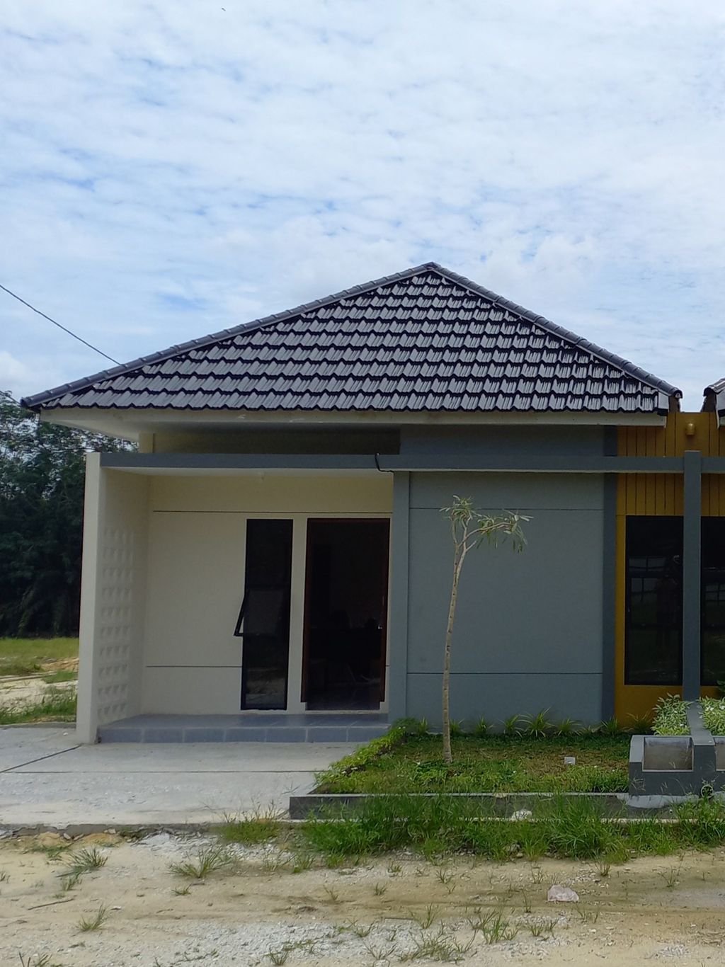 foto contoh rumah perumahan PERUMAHAN KARYATAMA VILLAGE