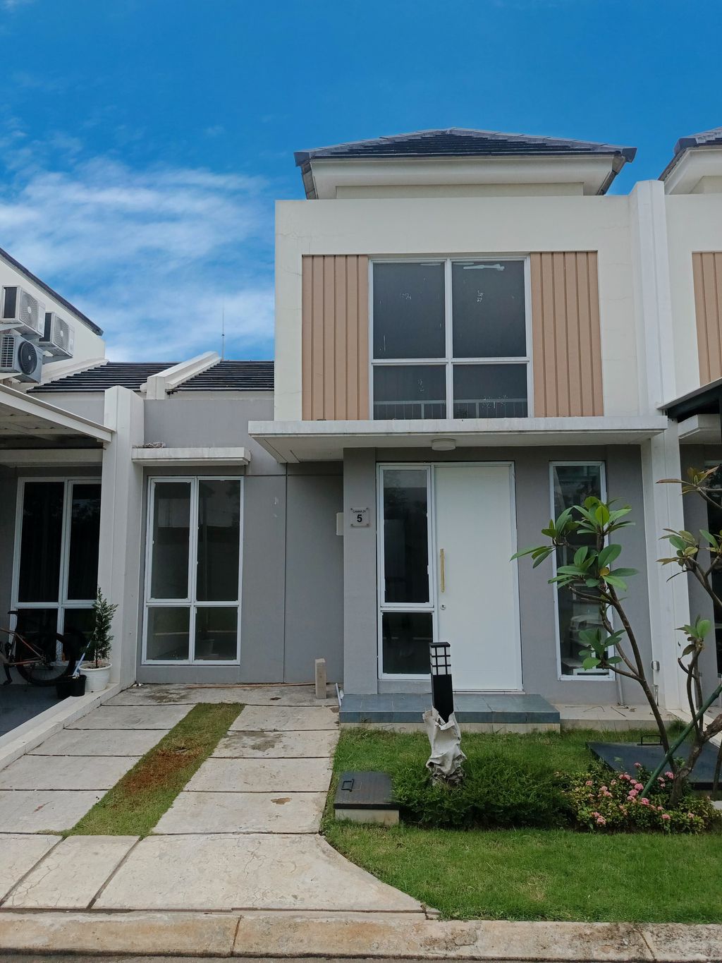 foto tampak rumah tipe CANNA 20/05 perumahan PARAMOUNT PETALS TAHAP 1