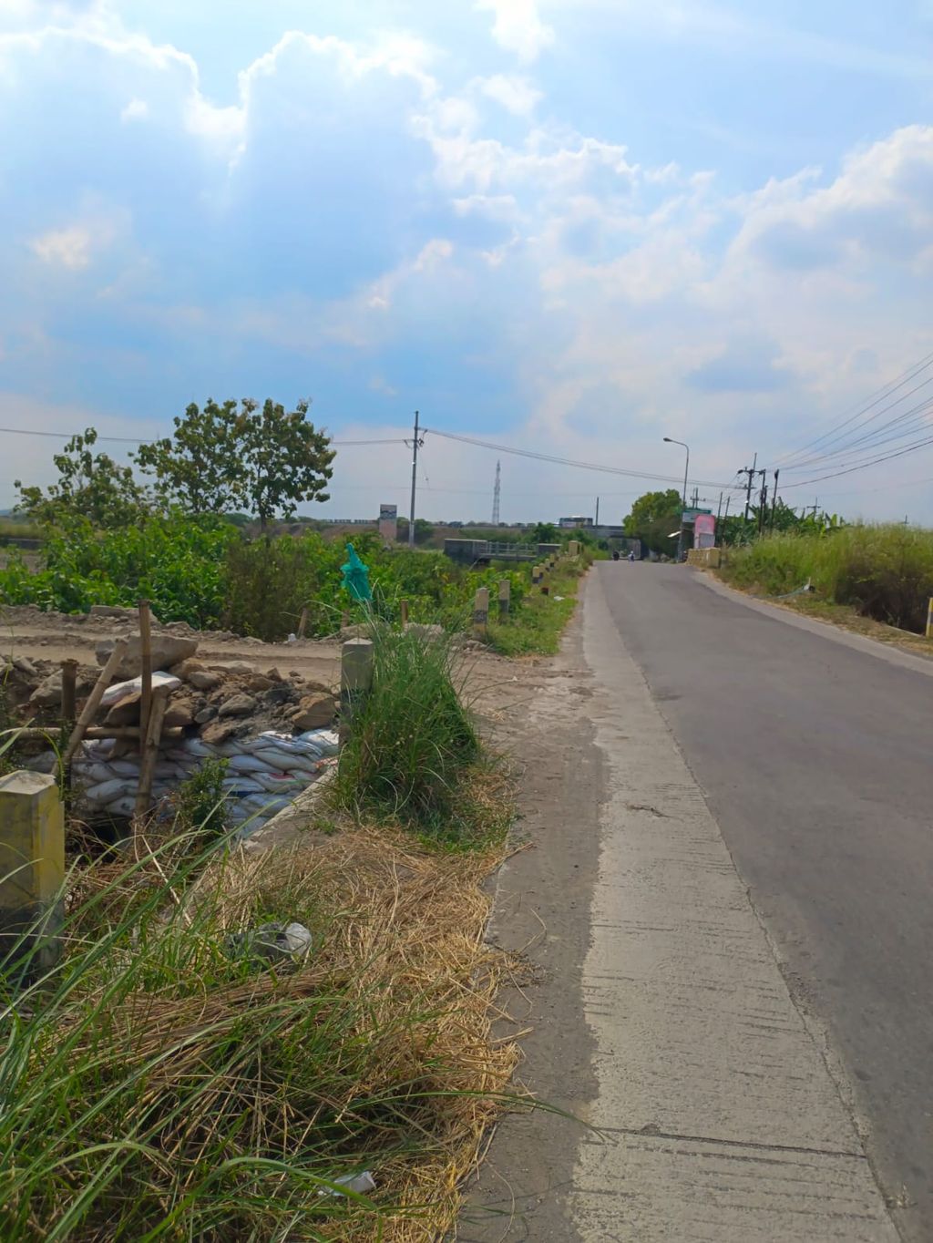foto gerbang perumahan Swiss Living