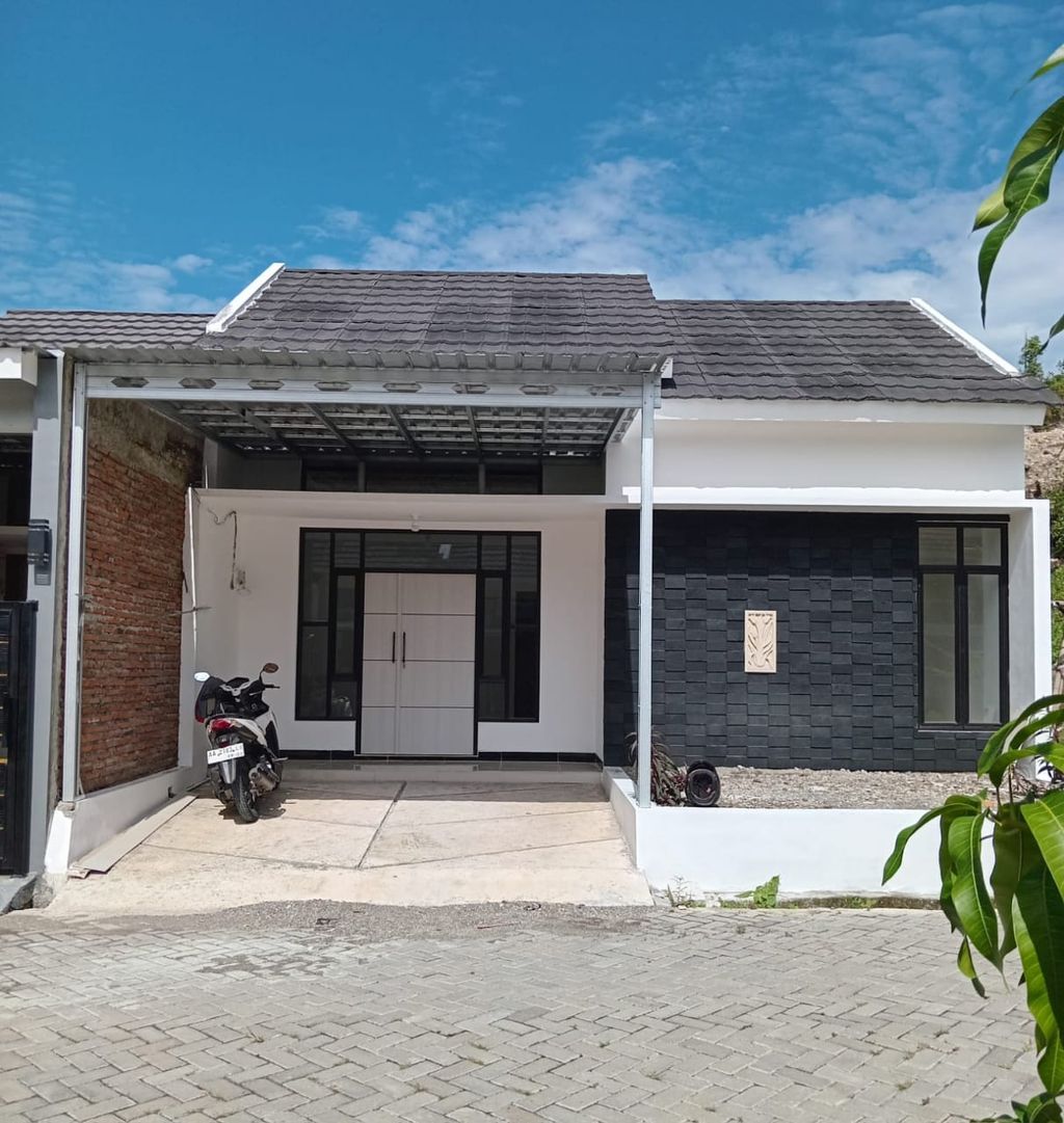 foto tampak rumah tipe 40 perumahan griya bulusulur