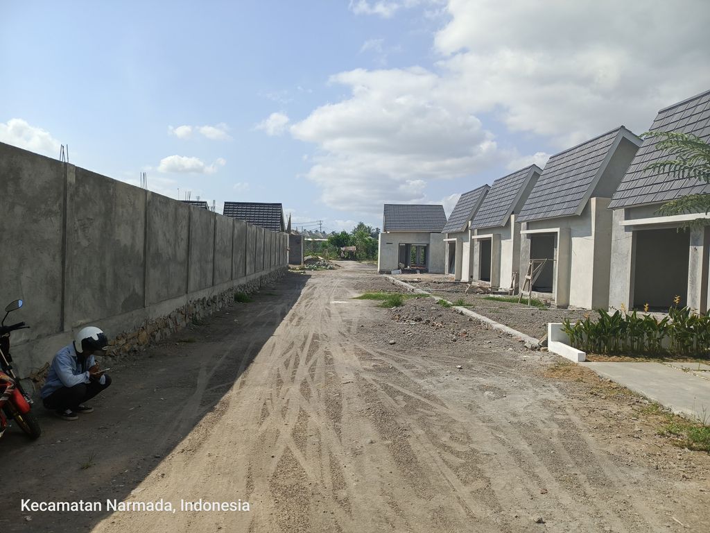 foto contoh rumah perumahan Tentrem