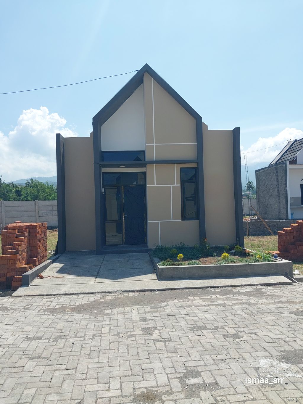 foto contoh rumah perumahan PERUMAHAN QUINLAND VILLAGE