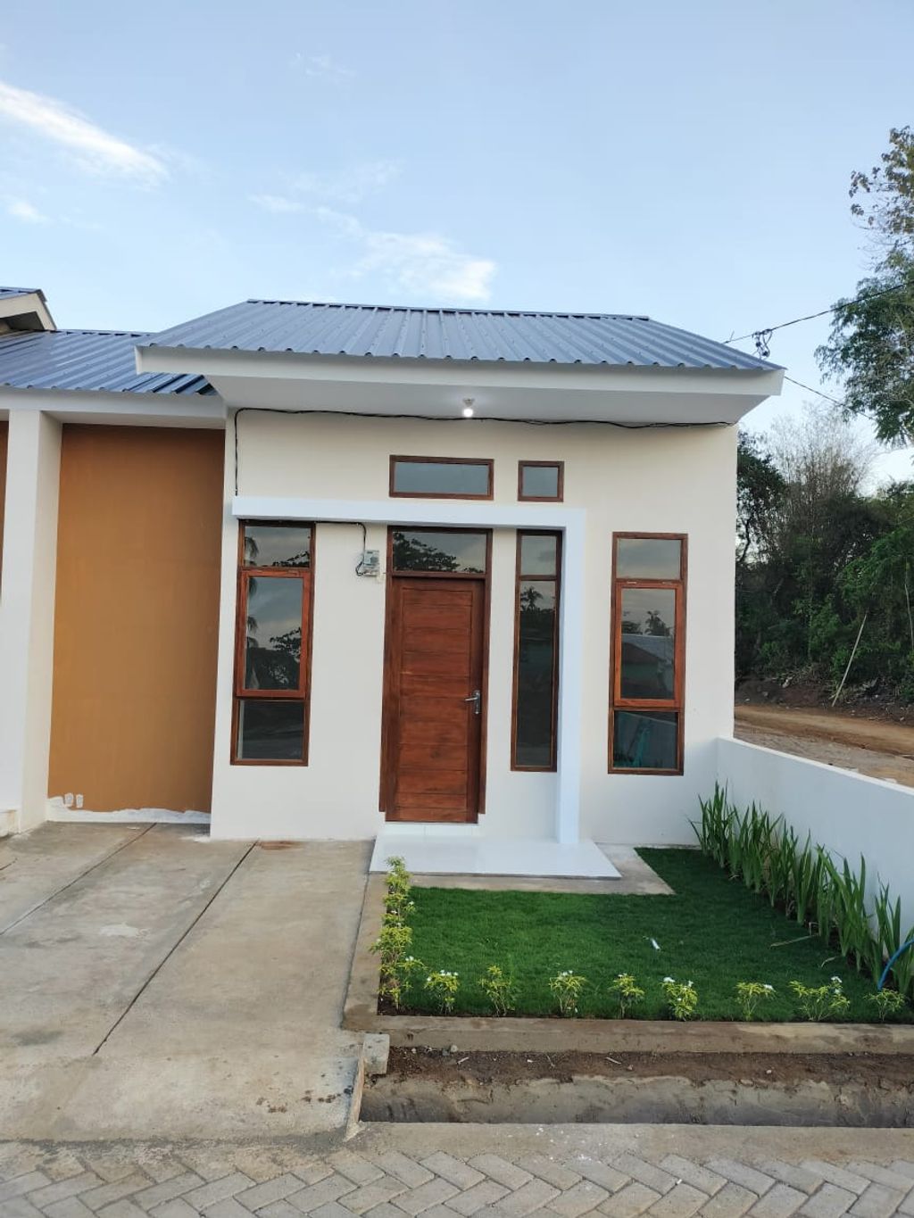 foto tampak rumah tipe AZALEA 1 perumahan AZALEA RESIDENCE PALLEKO