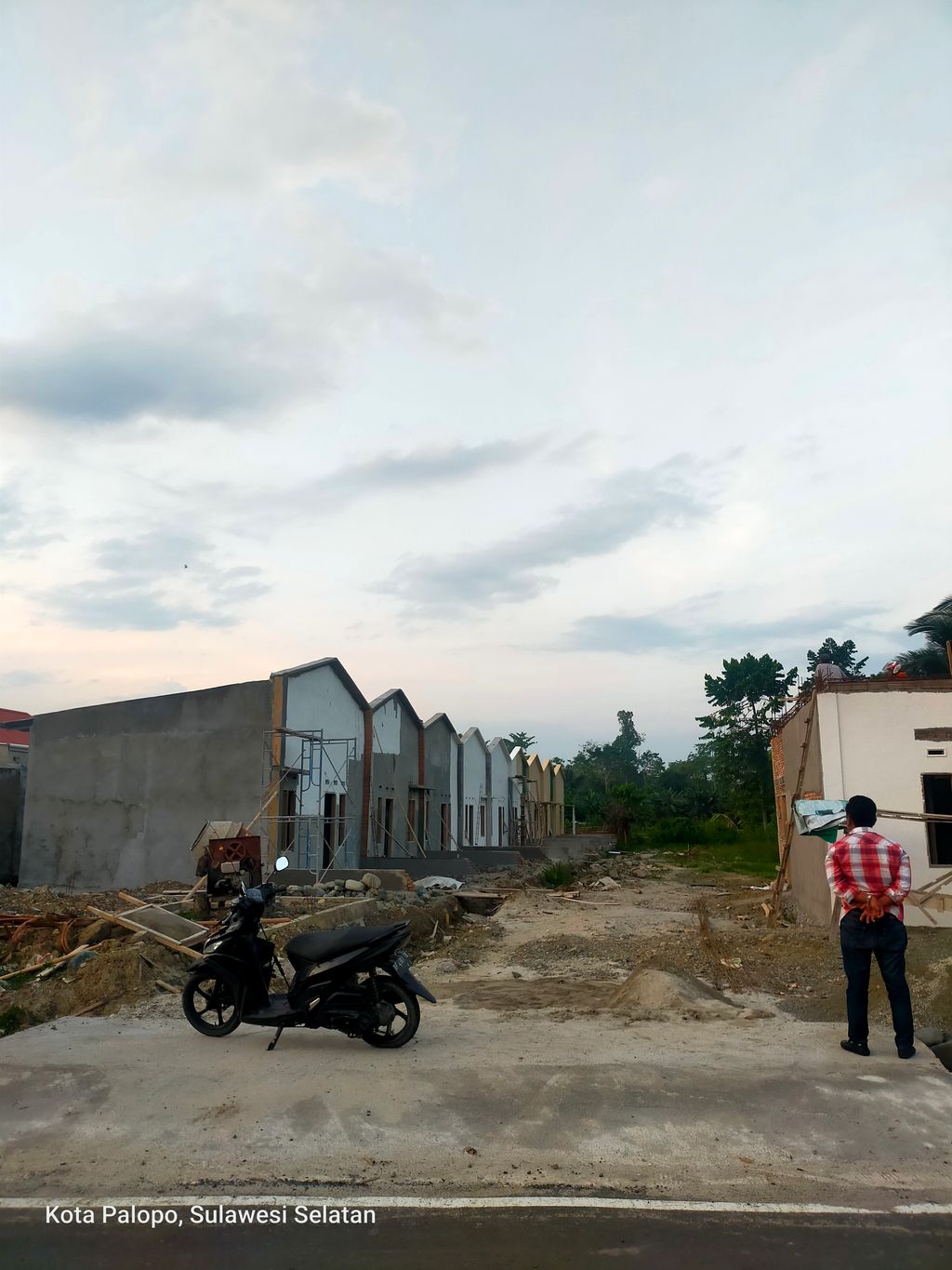 foto gerbang perumahan EMERALD RESIDENCE