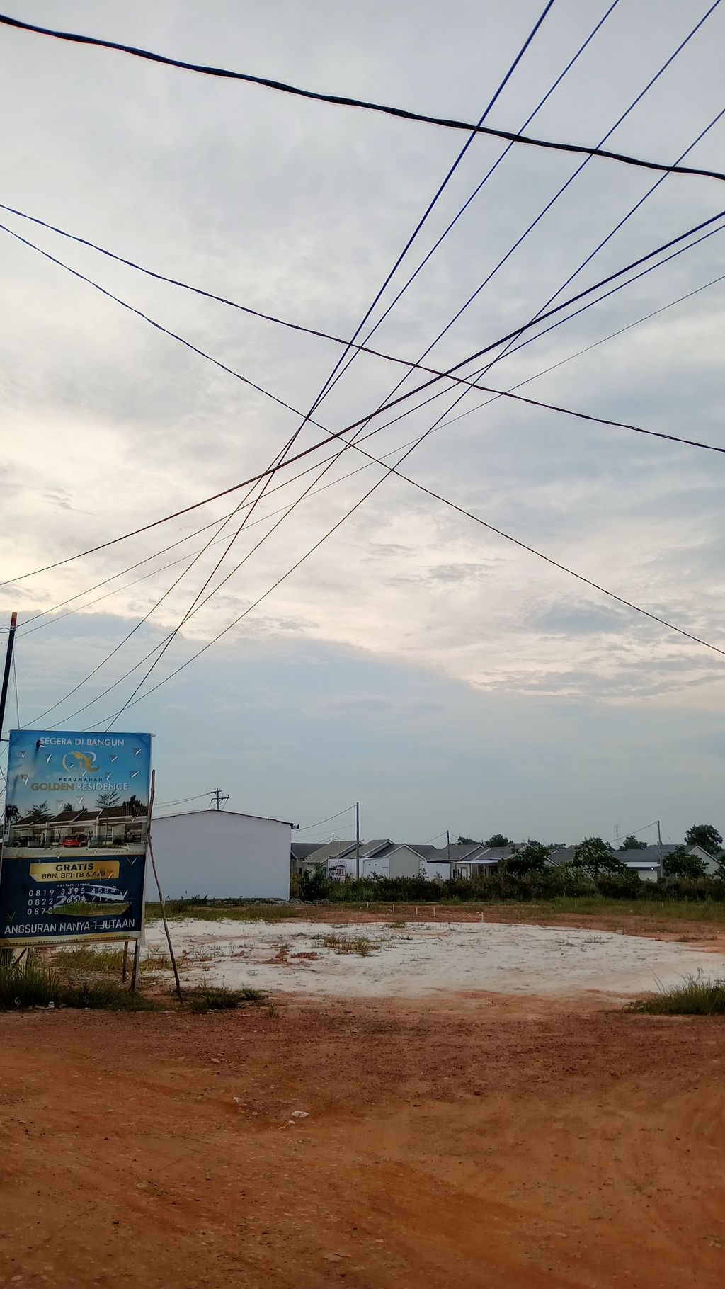 foto gerbang perumahan GOLDEN RESIDENCE 1 TAHAP 1