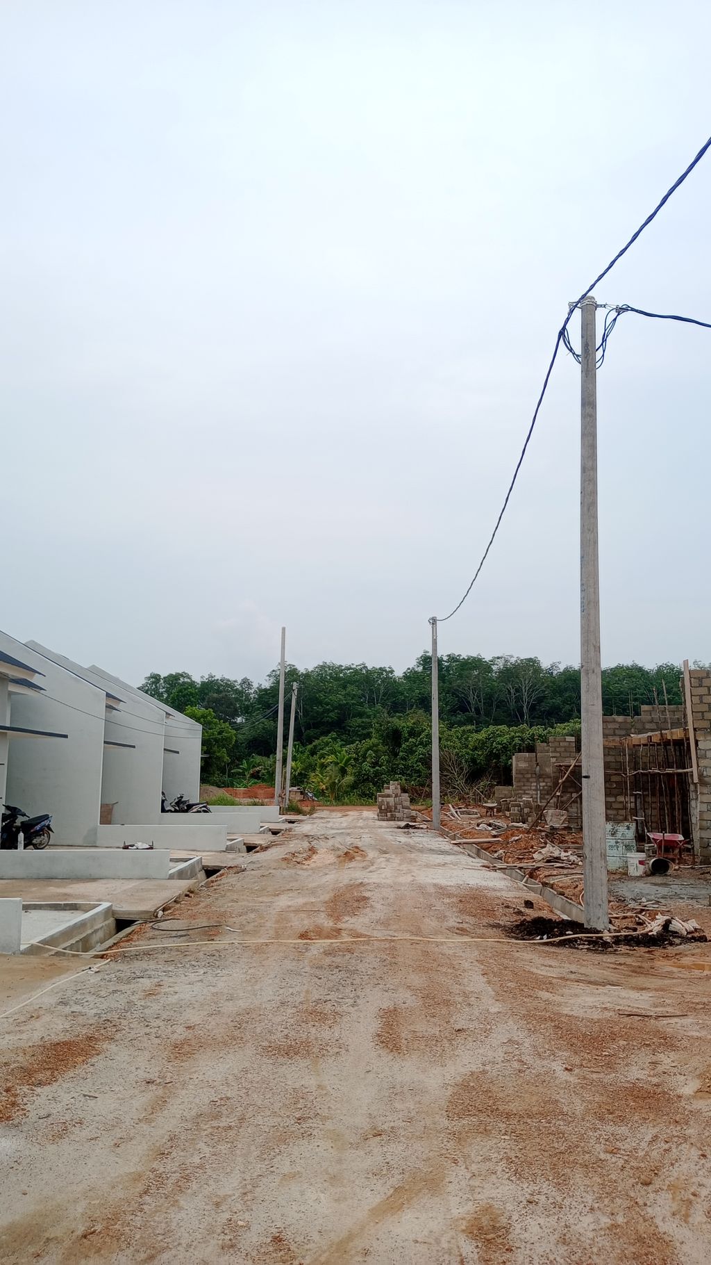 foto posisi tengah perumahan GOLDEN RESIDENCE 1 TAHAP 1