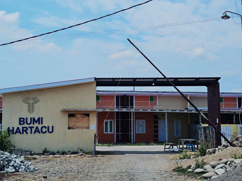 foto gerbang perumahan BUMI HARTACU.