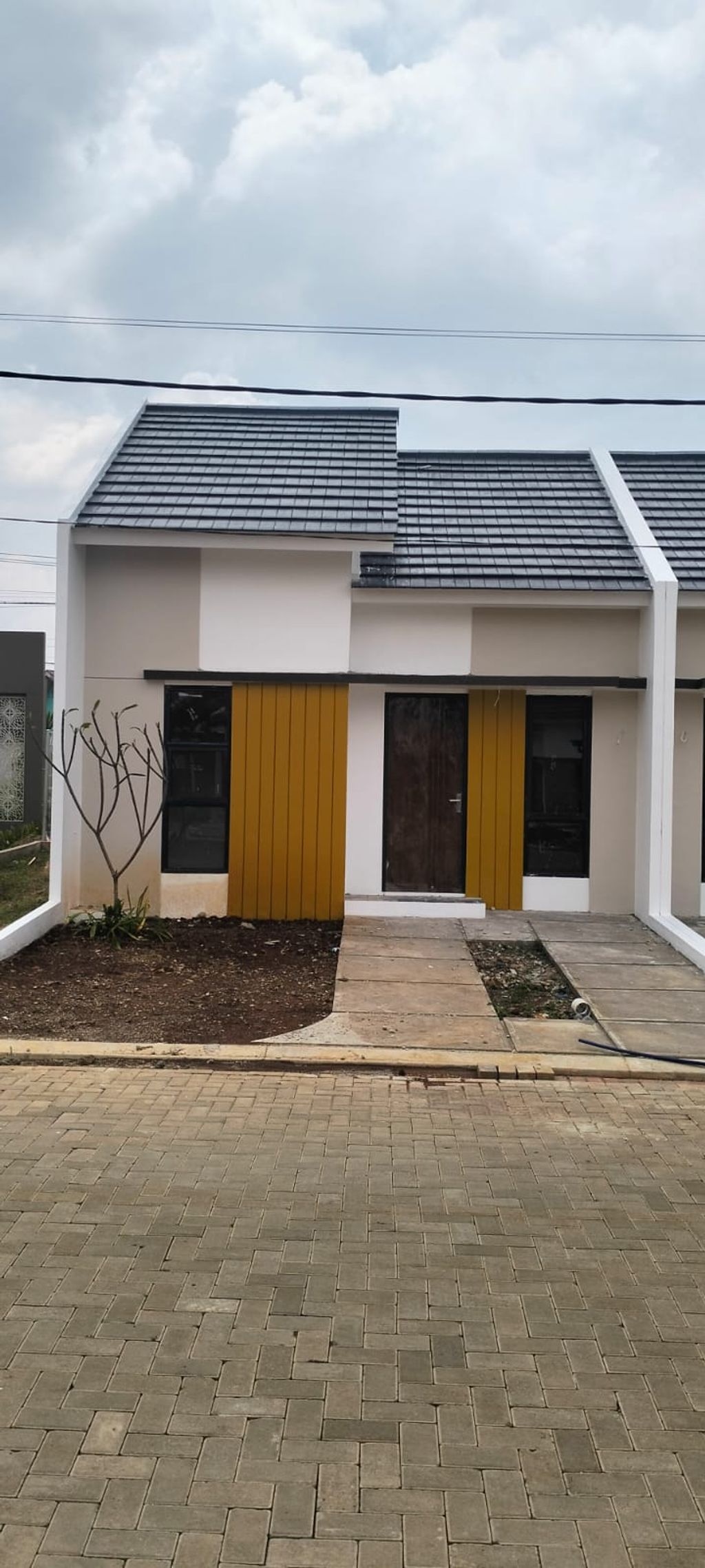 foto tampak rumah tipe 36/102 perumahan Padma Hills