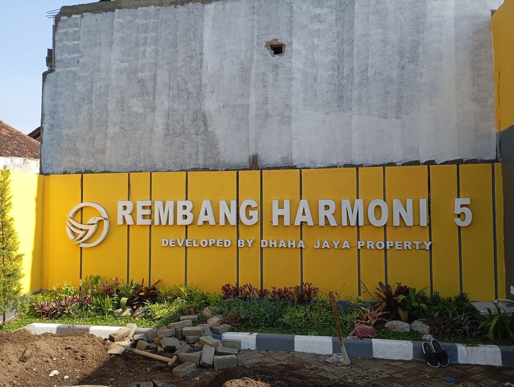 foto gerbang perumahan REMBANG HARMONI 5