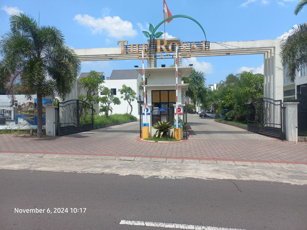 foto gerbang perumahan The Royal Salatiga