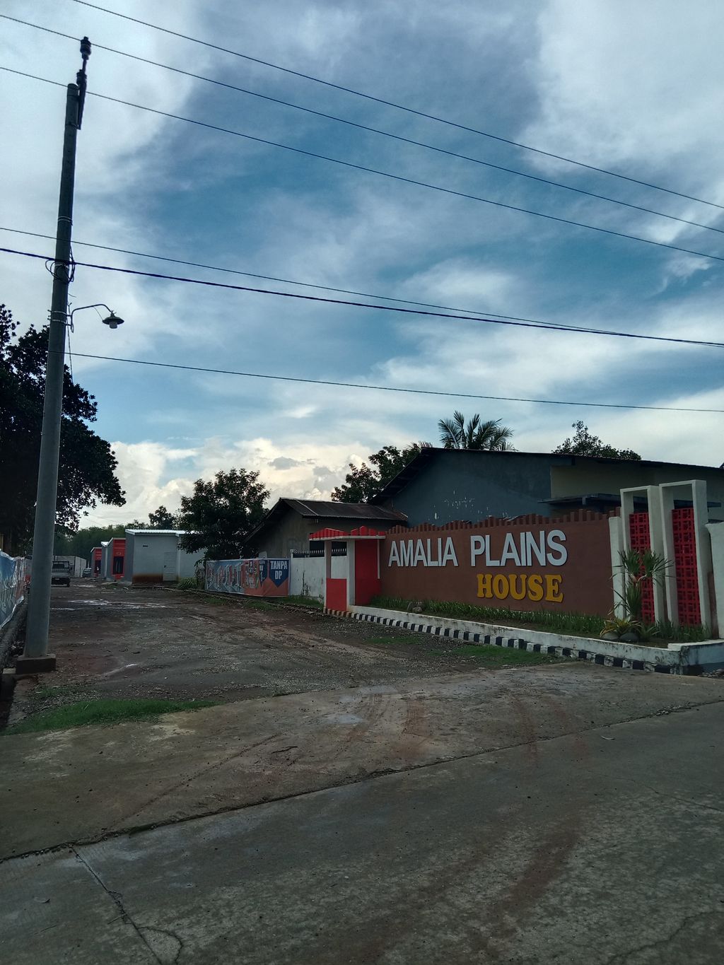 foto gerbang perumahan AMALIA PLAINS HOUSE TAHAP 2